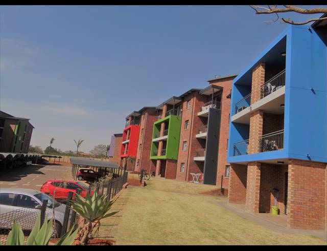 2 BEDROOM APARTMENT BLOCK TO LET IN MOOIKLOOF